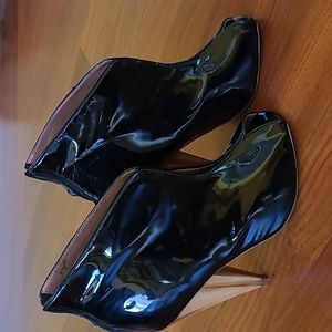Jeffrey Campbell Havana Last patent, perp toe booties size 9